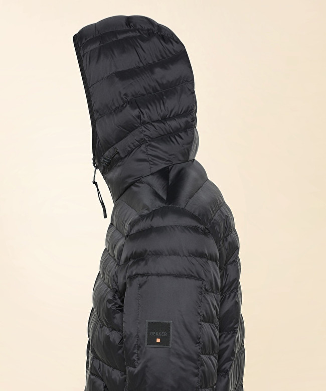 Ultra-lightweight and semi-shiny down jacket